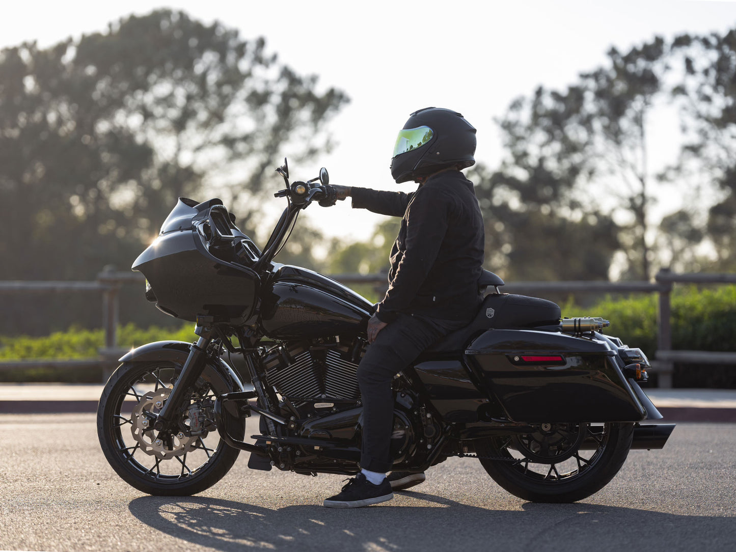 Pullback Riser & 1 1/4" Low Bend Moto Bar Combination for 2016-2023 Electra Glide/Ultra Models (Classic Chrome)