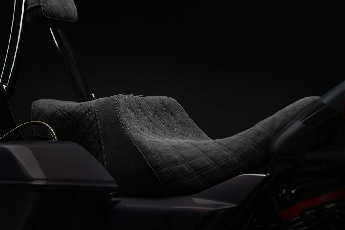 Signature Suede Extended Reach 2-Up Double Diamond Saddle for the 2024-2026 Road Glide